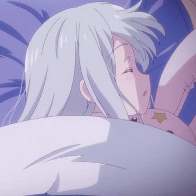 医院老人为轮椅同伴奏《婚礼进行曲》